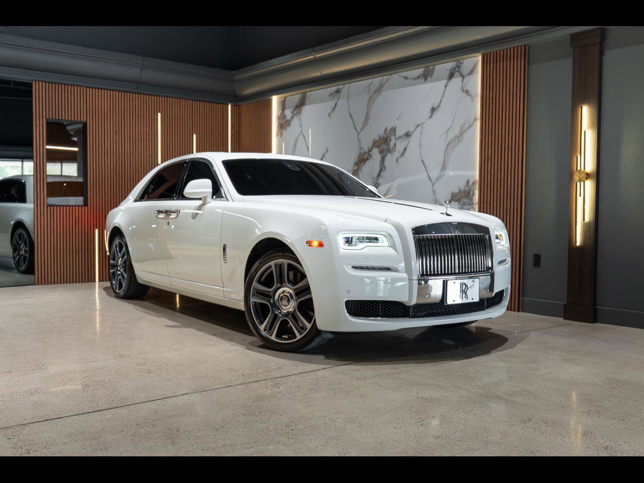 Used 2017 Rolls-Royce Ghost image 1
