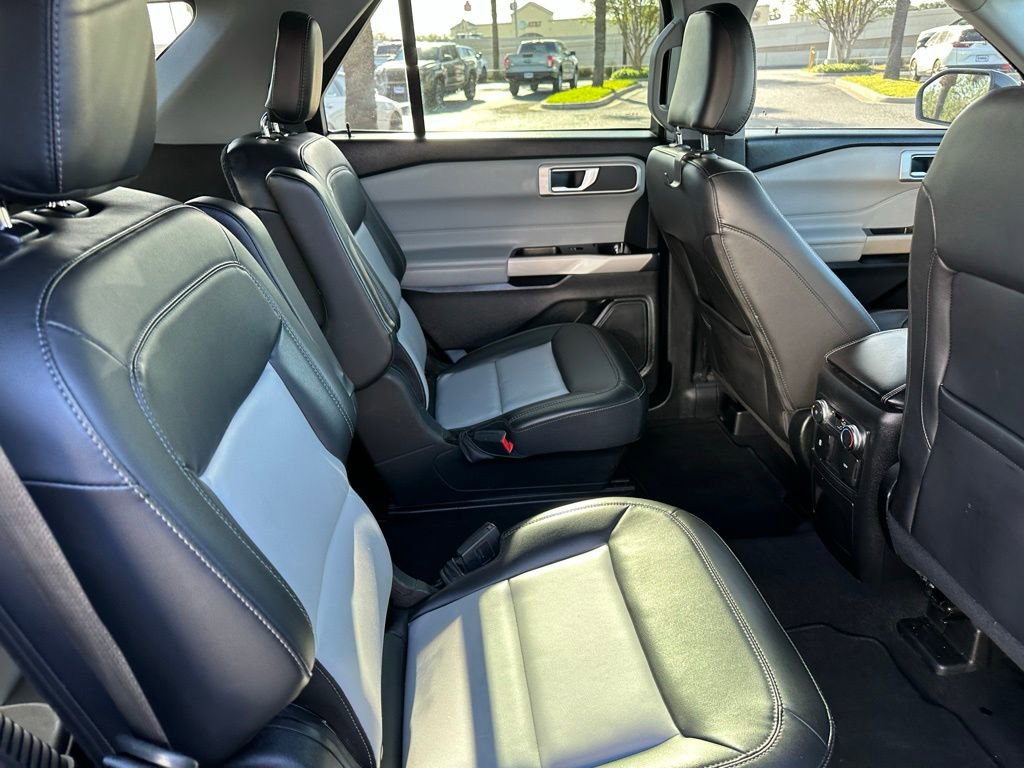Certified 2022 Ford Explorer XLT w/ Equipment Group 202A RWD image 21