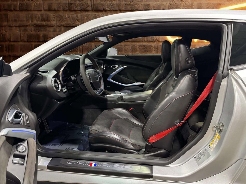 Used 2018 Chevrolet Camaro ZL1 RWD image 5