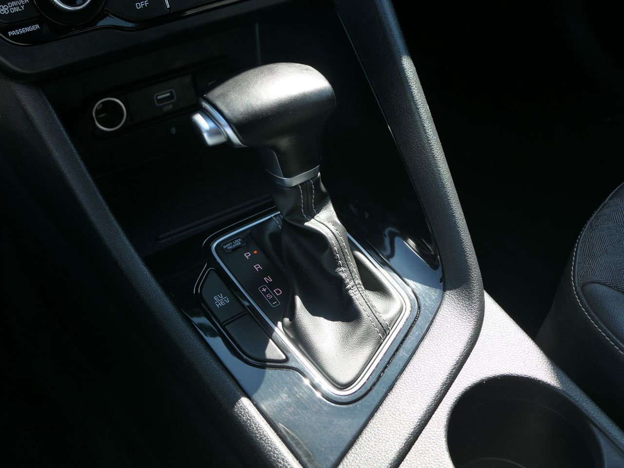 Used 2020 Kia Niro EX image 22