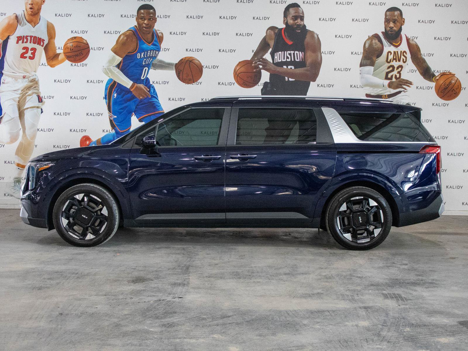 Used 2026 Kia Carnival EX image 17