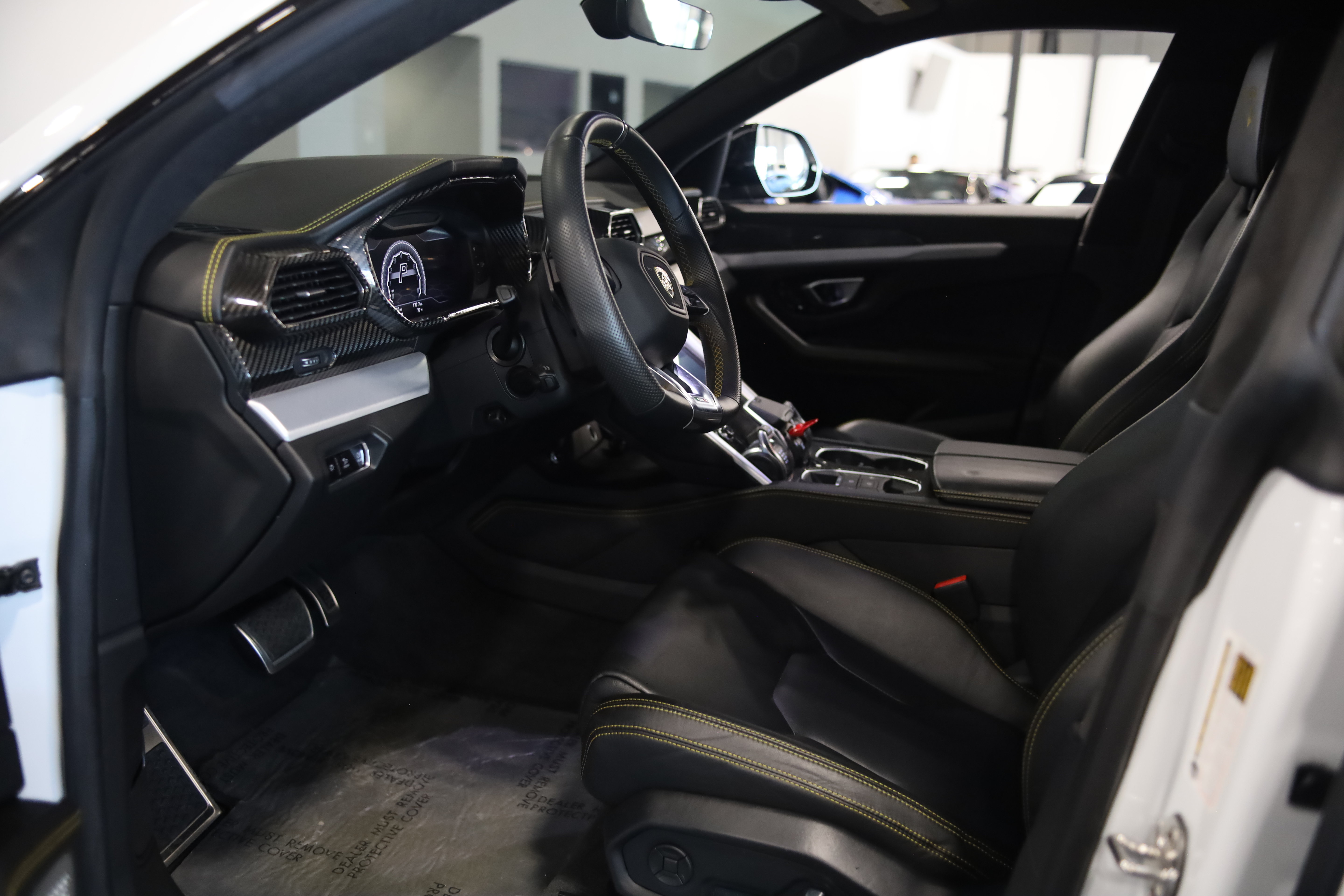 Used 2019 Lamborghini Urus AWD/4WD image 18