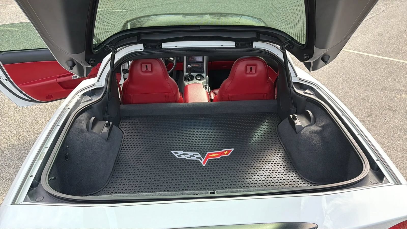 Used 2005 Chevrolet Corvette Coupe w/ Preferred Equipment Group RWD image 14