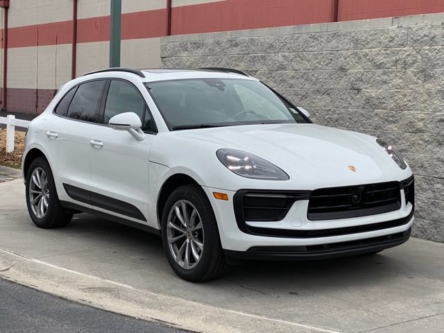 Certified 2024 Porsche Macan AWD/4WD image 6