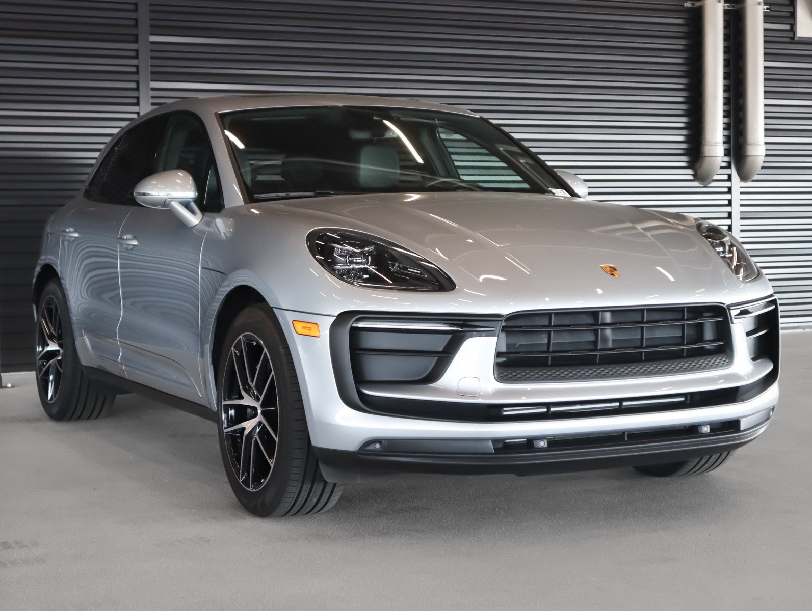 Certified 2022 Porsche Macan image 7