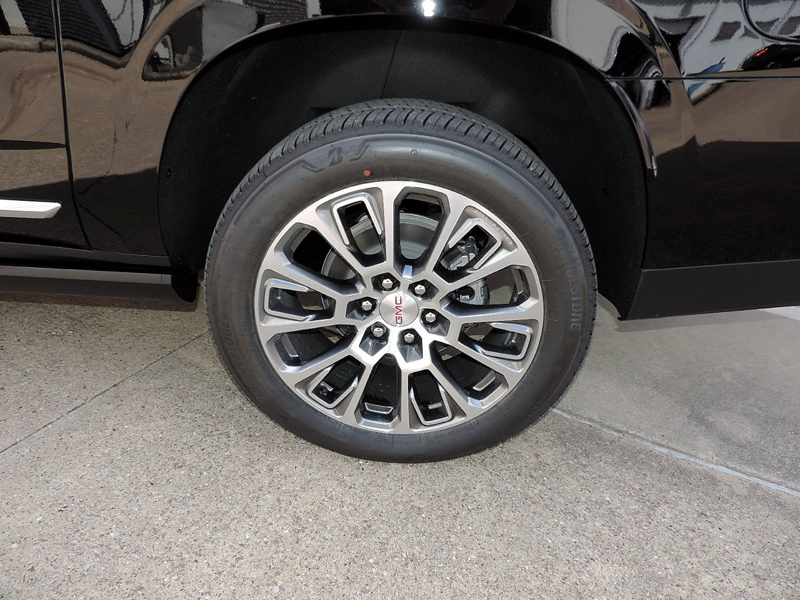 New 2026 GMC Yukon XL Denali w/ Denali Reserve Package AWD/4WD image 16
