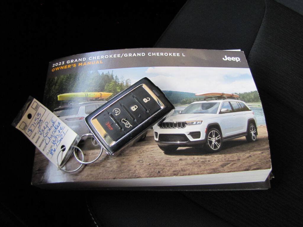 Used 2023 Jeep Grand Cherokee L Laredo RWD image 42