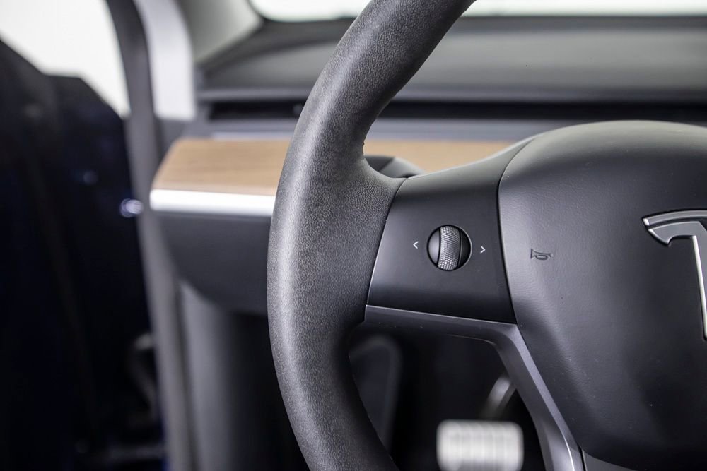 Used 2025 Tesla Model Y Performance image 40