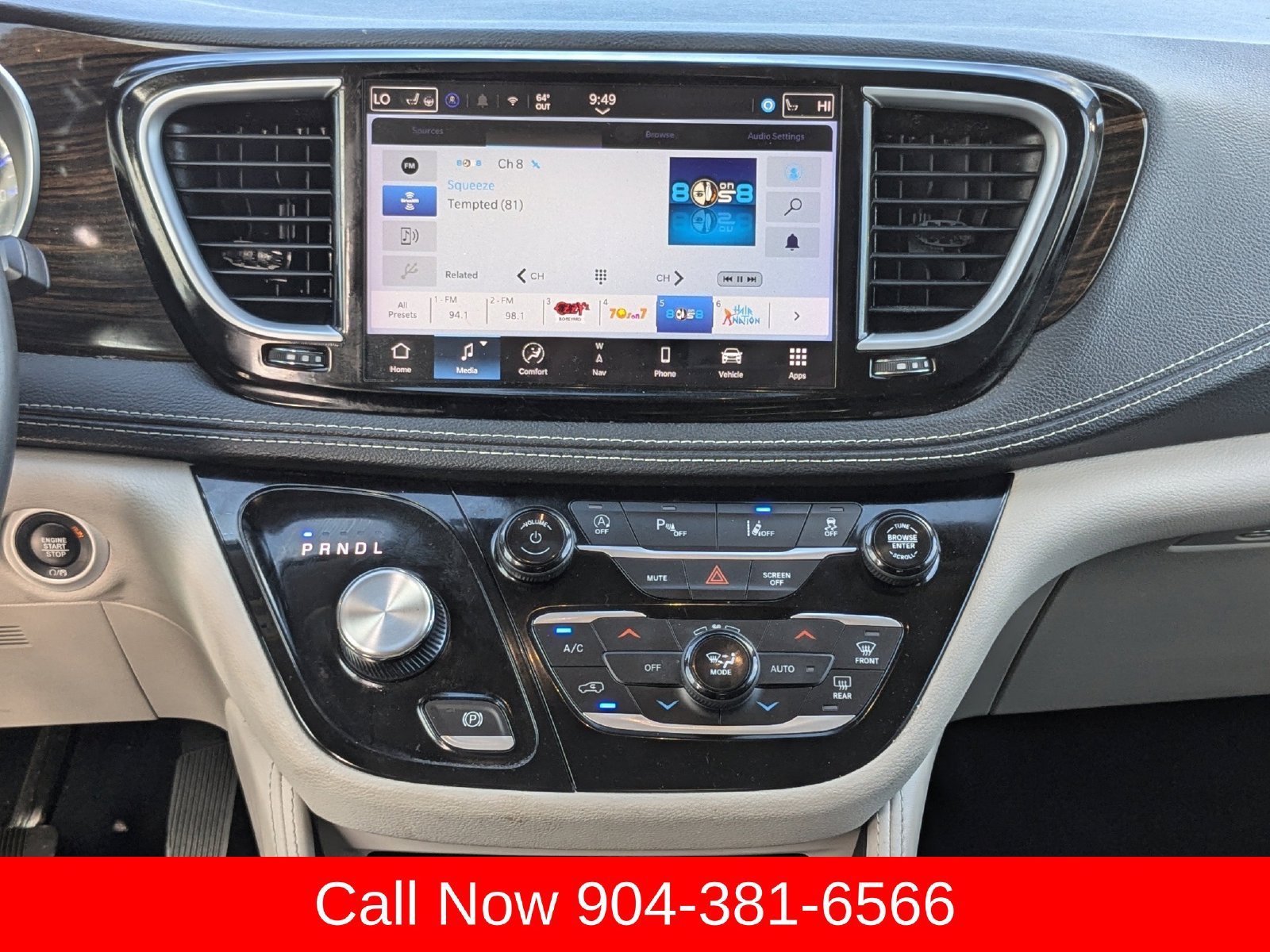 Used 2024 Chrysler Pacifica Limited FWD image 17