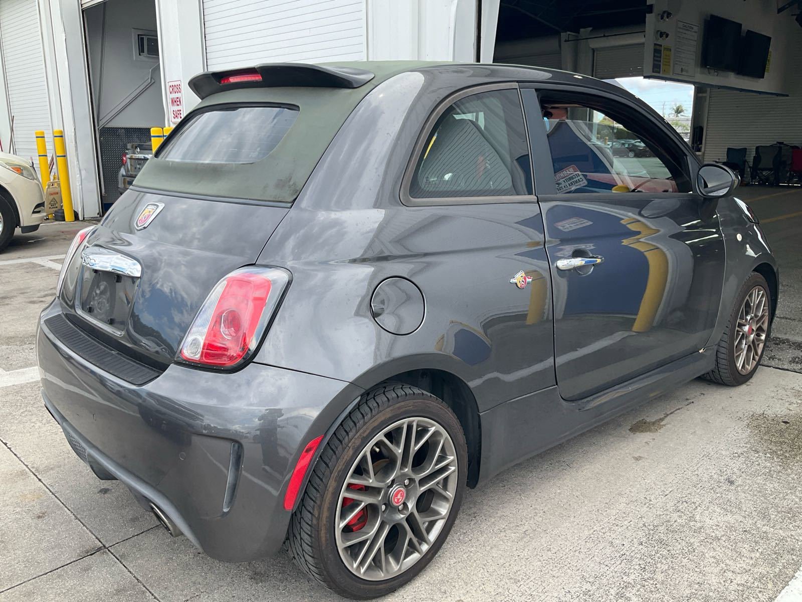 Used 2015 FIAT 500 Abarth w/ Beats Audio Package FWD image 9