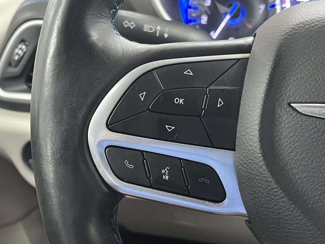 Used 2021 Chrysler Pacifica Touring w/ Cold Weather Group FWD image 31