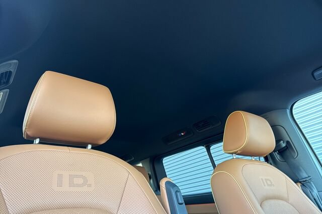 Used 2025 Volkswagen ID. Buzz Pro S RWD image 18