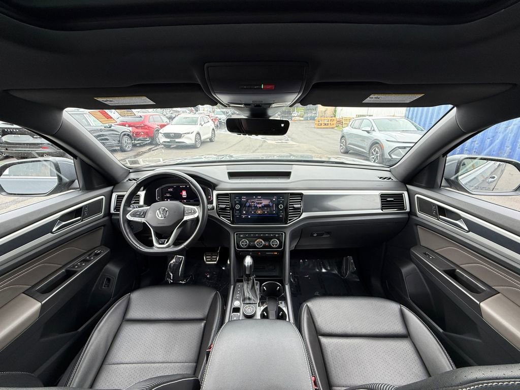 Used 2022 Volkswagen Atlas Cross Sport SEL R-Line AWD/4WD image 23