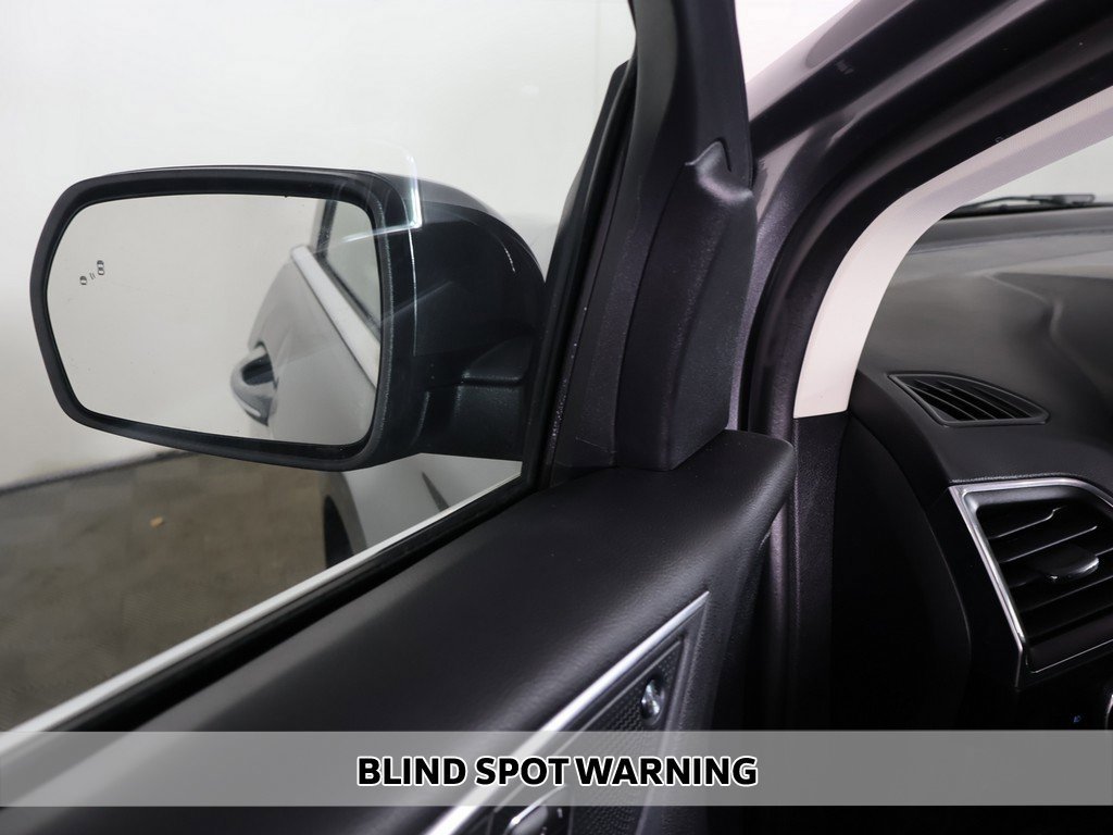 Used 2024 Ford Edge Titanium image 3