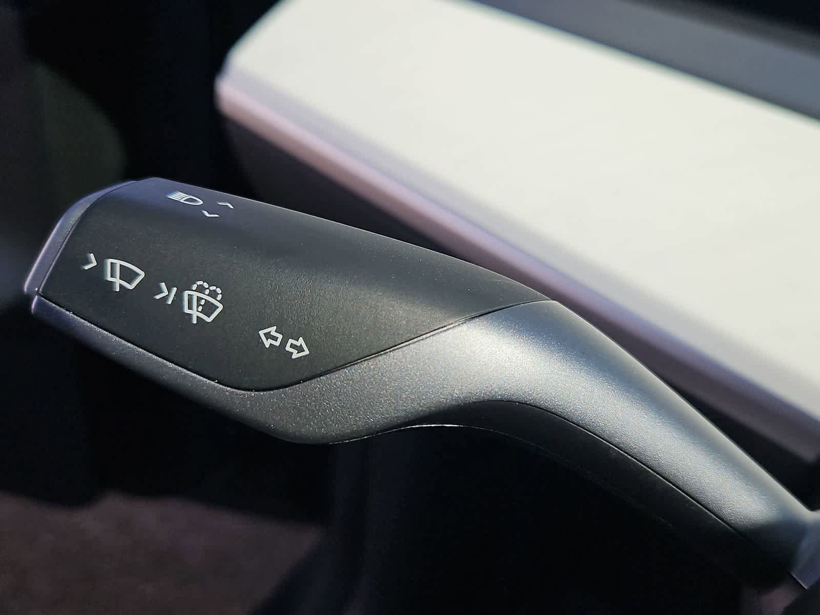Used 2022 Tesla Model Y Long Range AWD/4WD image 26