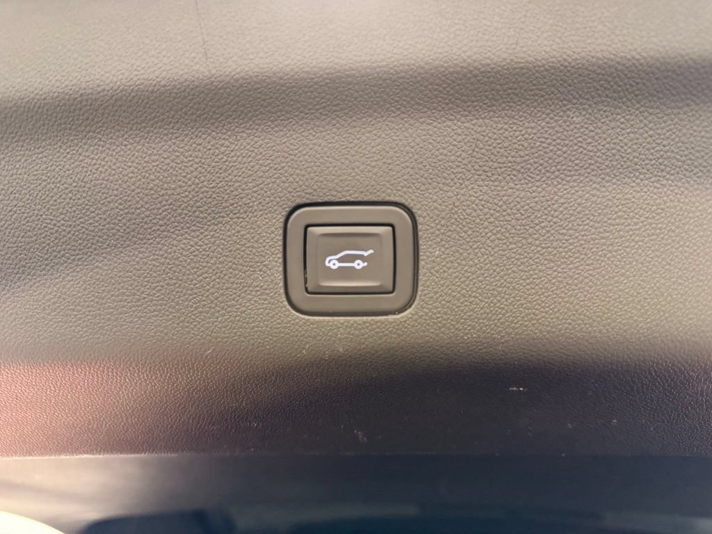 Used 2024 GMC Yukon AT4 w/ AT4 Premium Plus Package AWD/4WD image 11