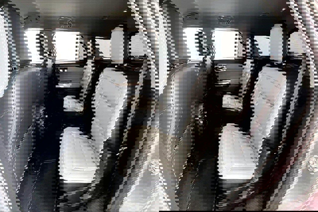 Used 2021 Ford Explorer XLT w/ Equipment Group 202A image 23