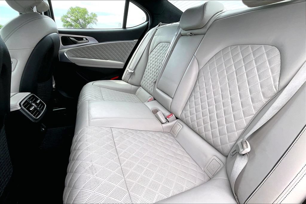 Used 2022 Genesis G70 3.3T RWD image 25