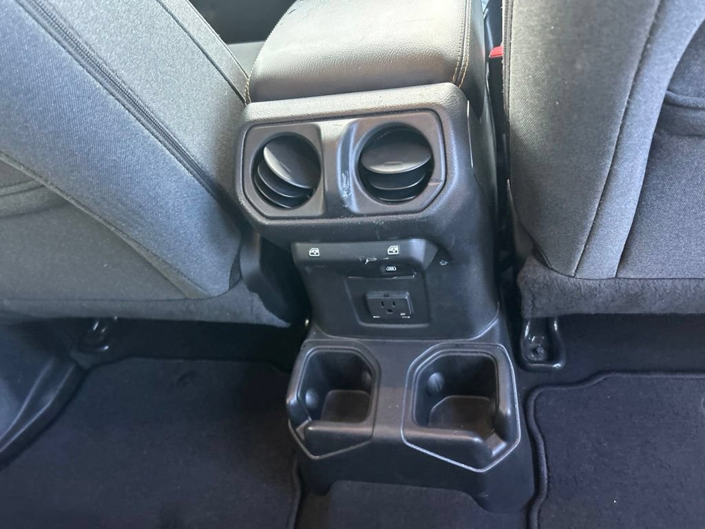 Used 2025 Jeep Wrangler Unlimited Sahara AWD/4WD image 31