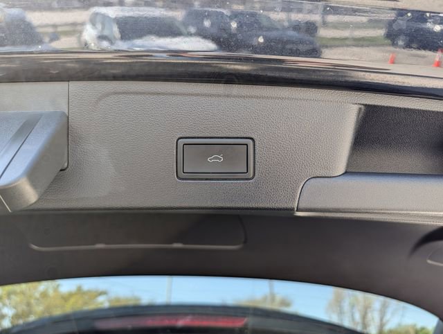 Used 2024 Volkswagen Atlas Cross Sport SE image 29