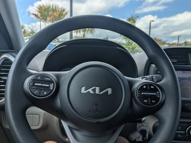 Used 2025 Kia Soul LX w/ LX Technology Package FWD image 27