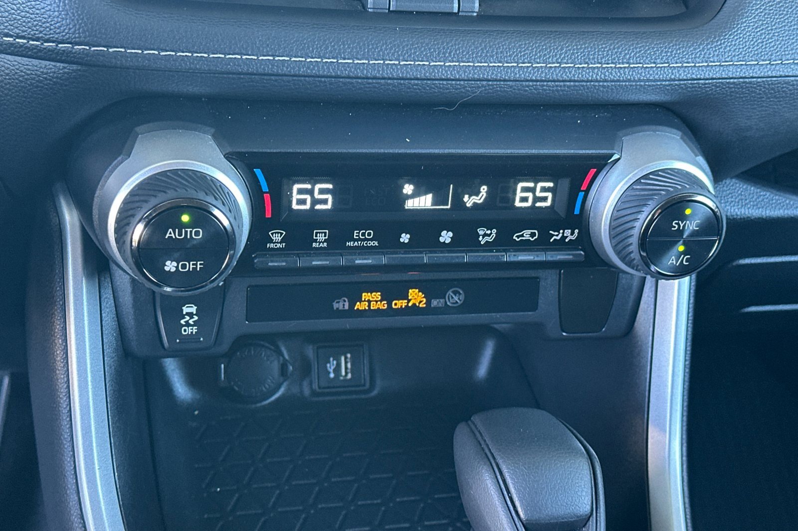 Used 2025 Toyota RAV4 XLE image 23