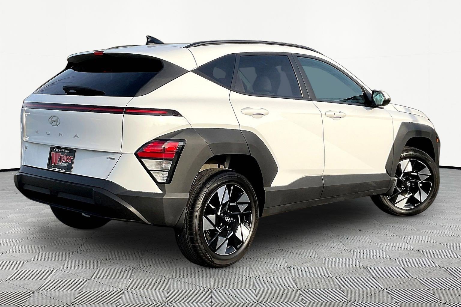 Used 2025 Hyundai Kona SEL image 6