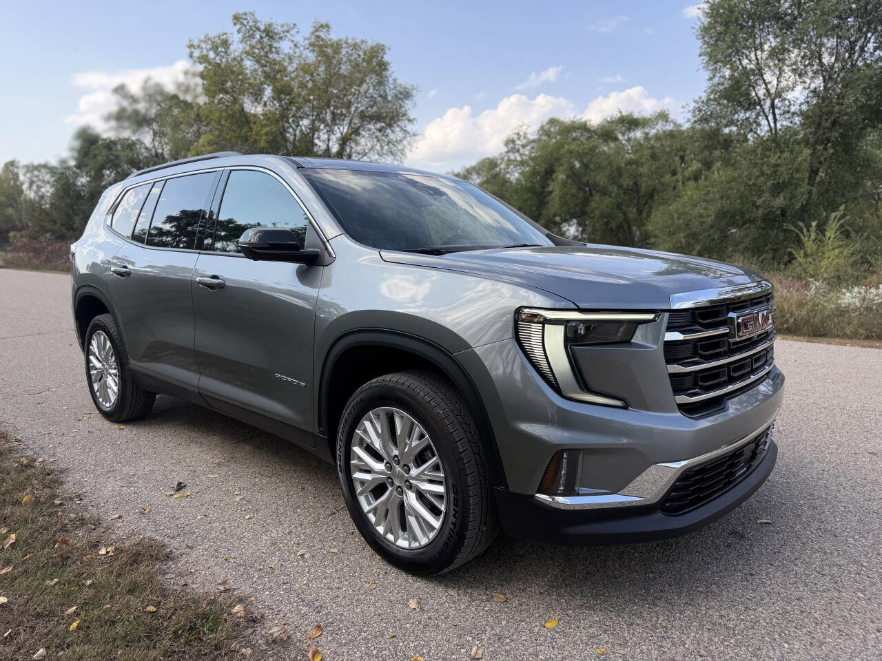 Used 2024 GMC Acadia Elevation w/ LPO, Roadside Safety Package image 3