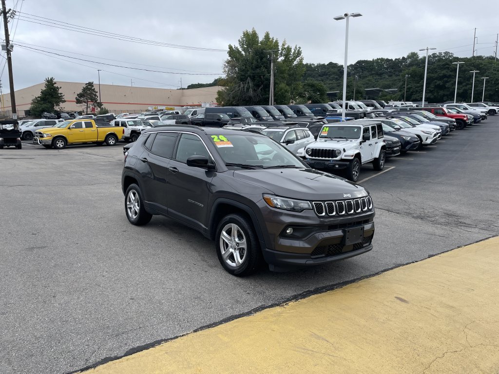 Certified 2024 Jeep Compass Latitude AWD/4WD image 6