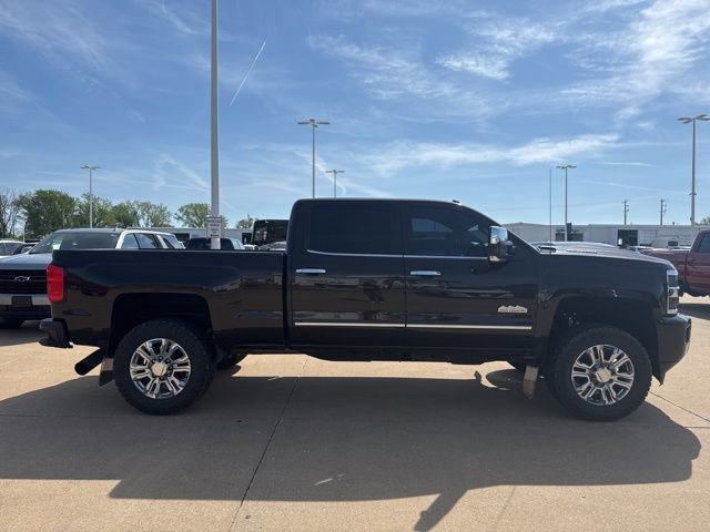 Used 2019 Chevrolet Silverado 2500 High Country AWD/4WD image 2