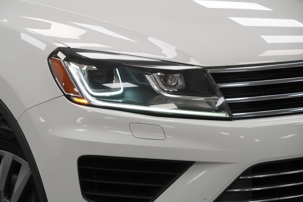 Used 2016 Volkswagen Touareg VR6 image 5