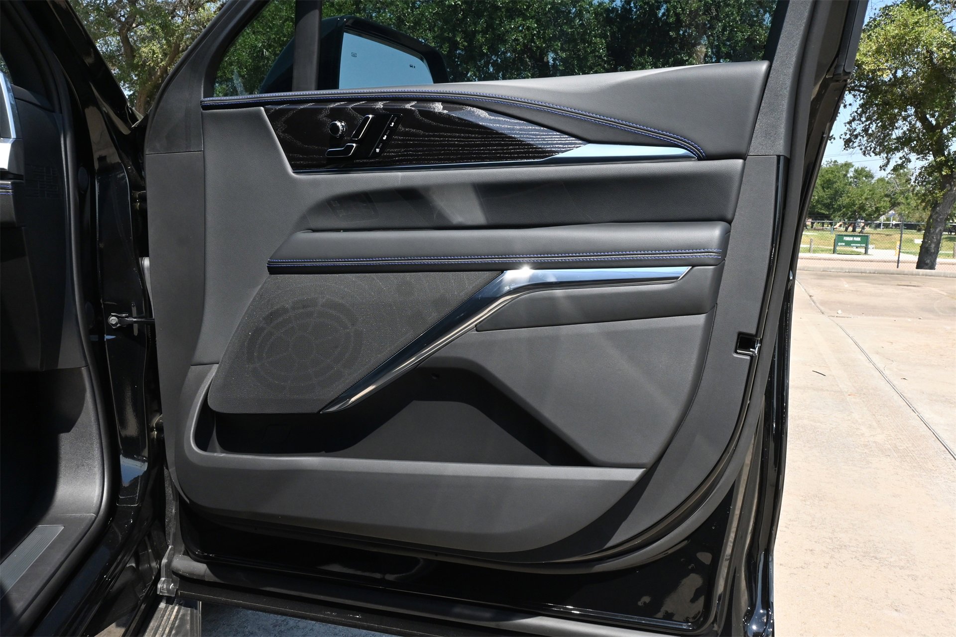New 2026 Cadillac Escalade IQ Sport 1 w/ LPO, ONYX Package image 28