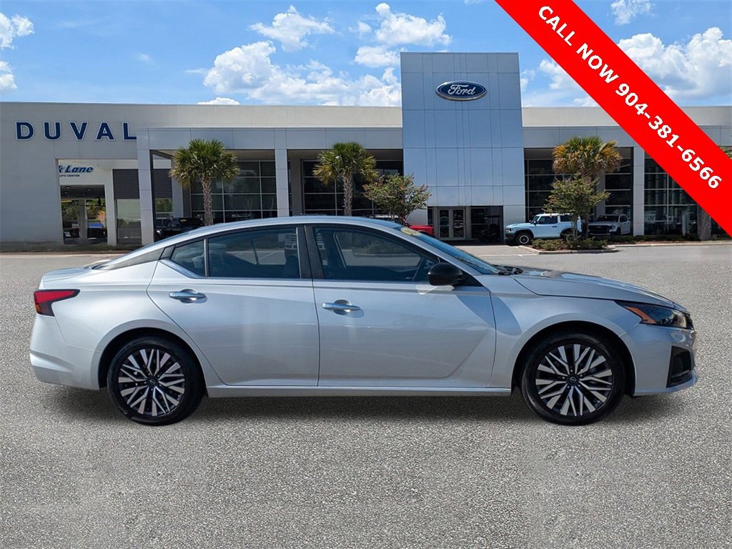 Used 2024 Nissan Altima 2.5 SV image 2