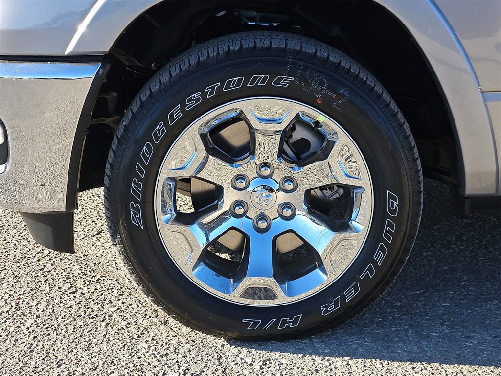 New 2026 RAM 1500 4x4 Crew Cab image 9