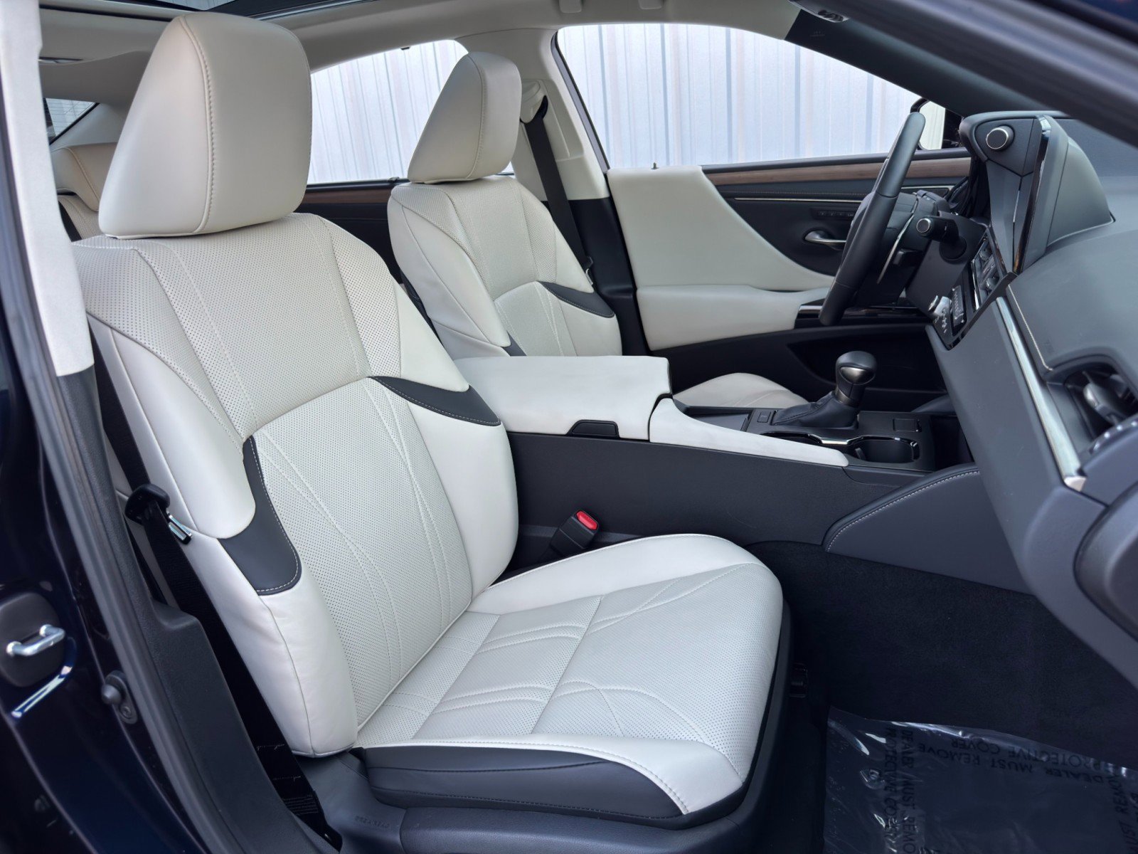 Used 2025 Lexus ES 350 Ultra Luxury w/ Accessory Package (Z1) image 43
