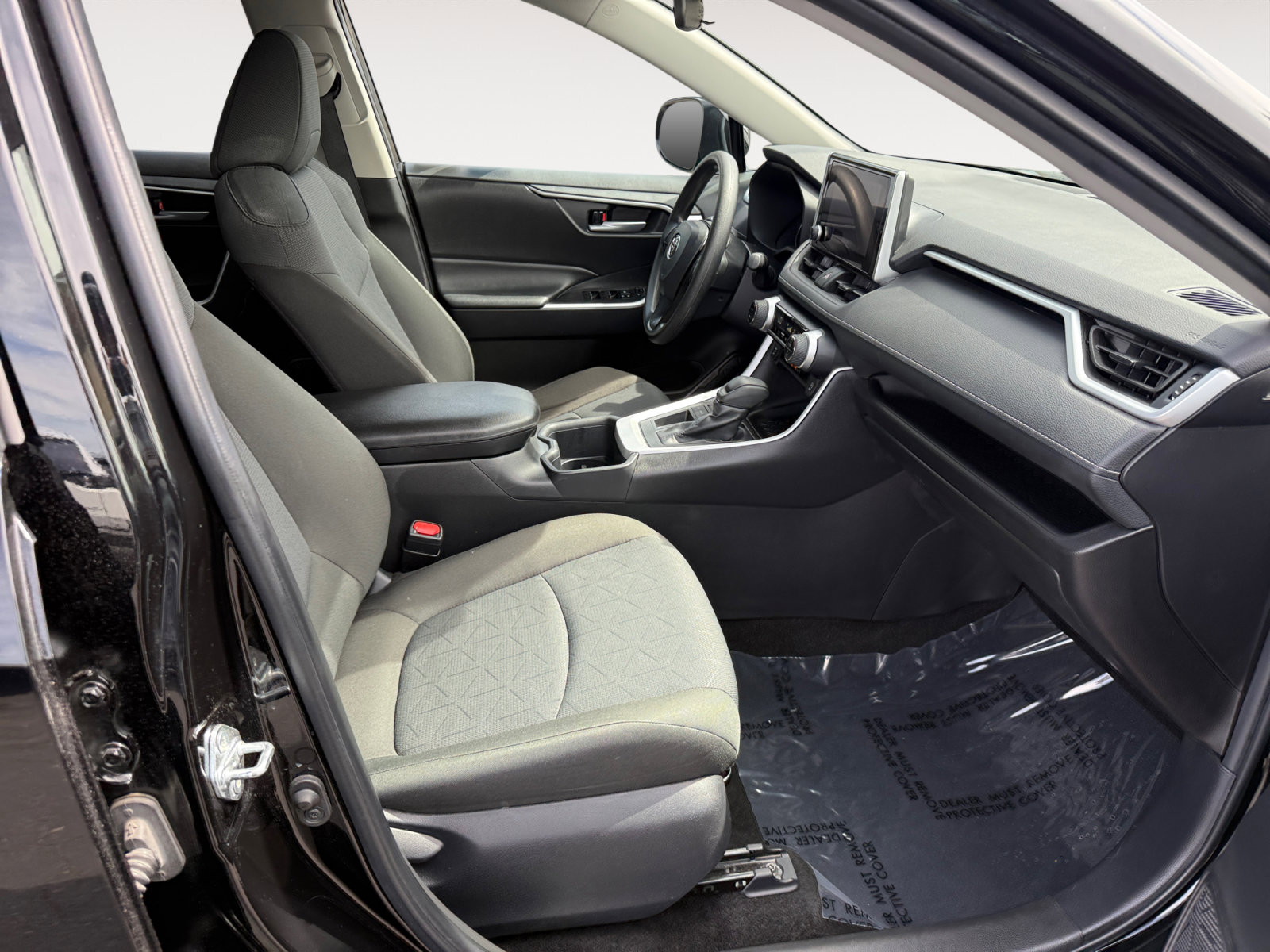 Used 2025 Toyota RAV4 XLE FWD image 19