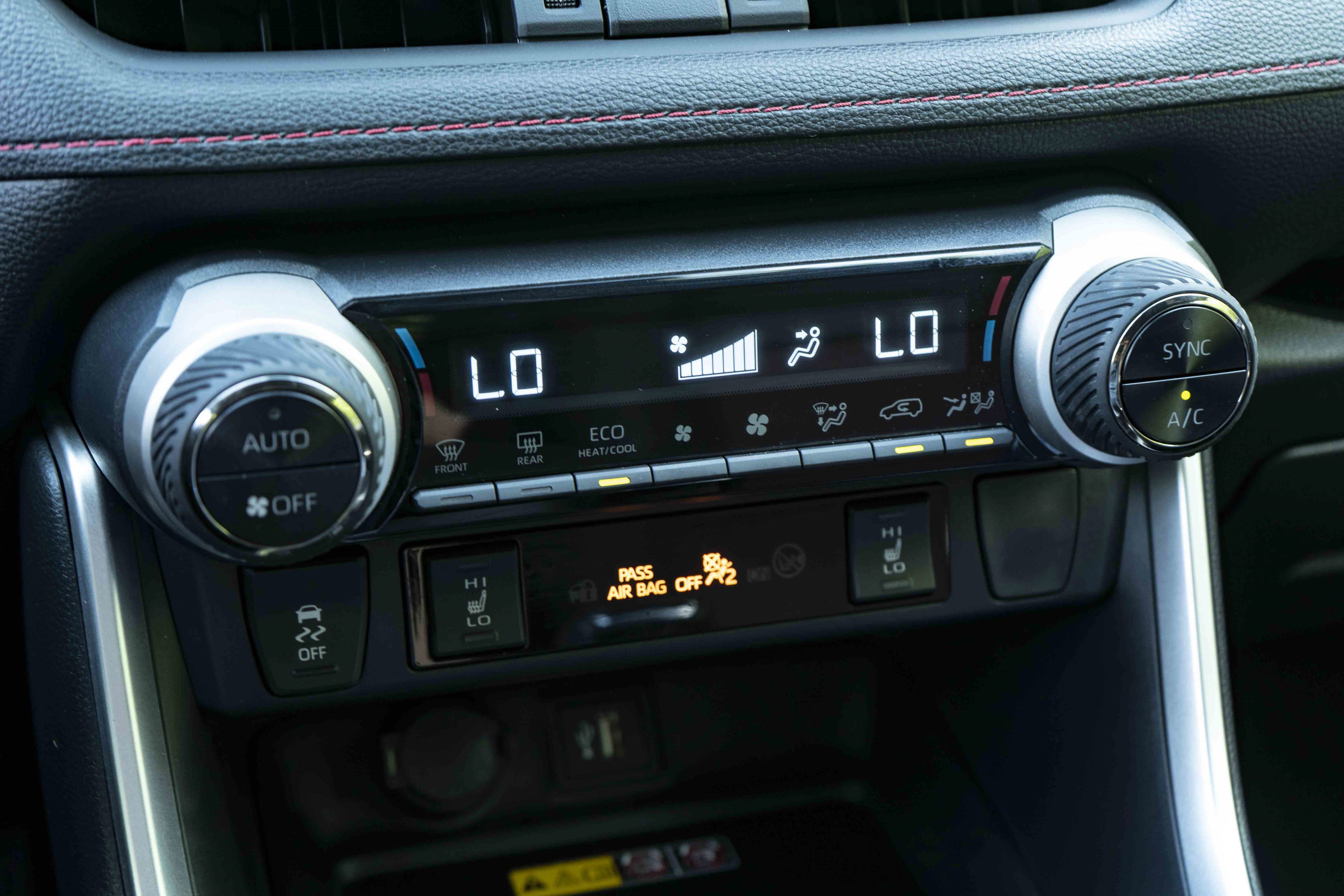 Used 2025 Toyota RAV4 XSE w/ Weather Package image 32