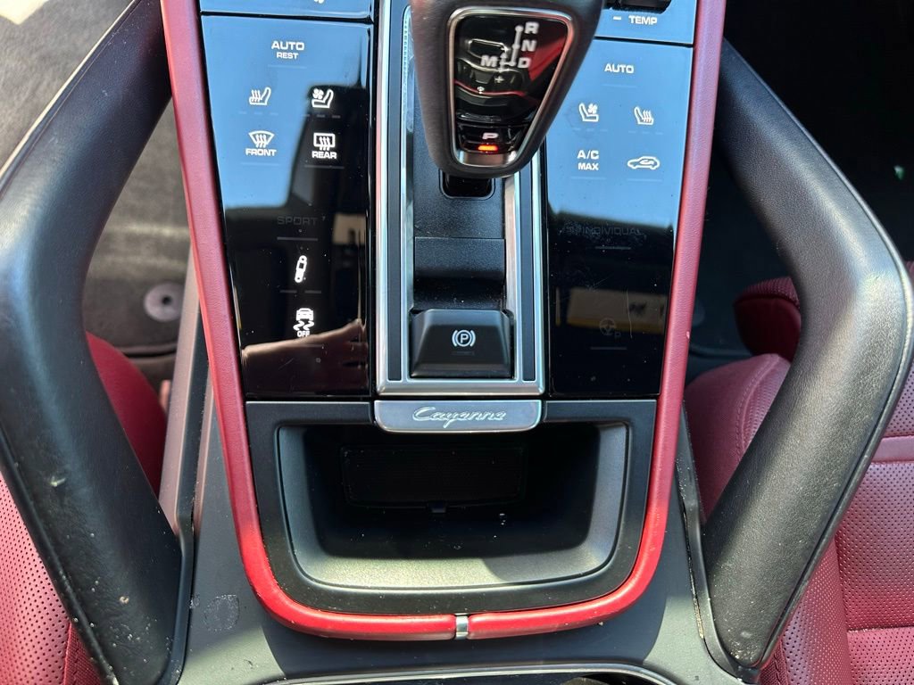 Certified 2023 Porsche Cayenne Platinum Edition image 24