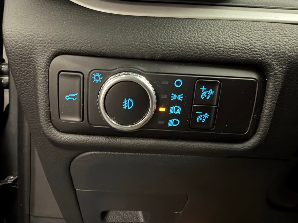 Used 2023 Ford Explorer XLT w/ Equipment Group 202A AWD/4WD image 26