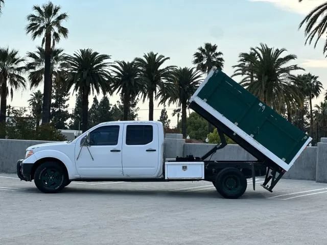Used 2007 Nissan Frontier SE w/ SE Value Truck Pkg RWD image 3