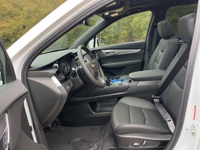 New 2025 Cadillac XT6 Luxury image 17