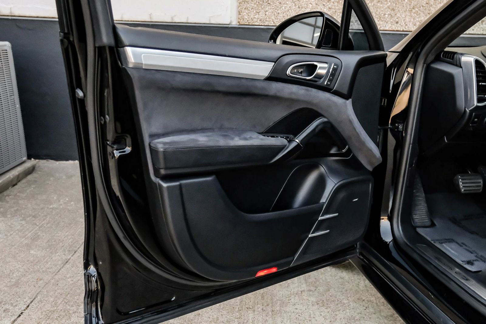 Used 2018 Porsche Cayenne GTS w/ Premium Package Plus image 45