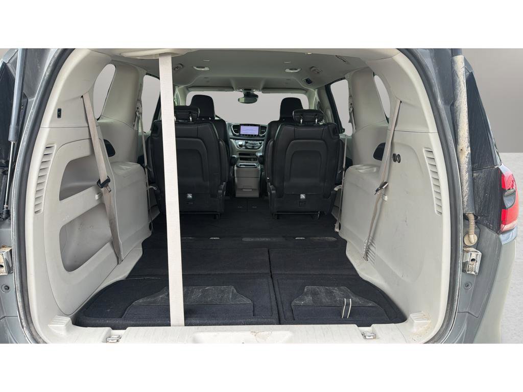 Used 2022 Chrysler Pacifica Touring-L FWD image 10