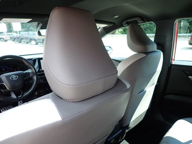 Used 2025 Toyota Camry SE FWD image 16