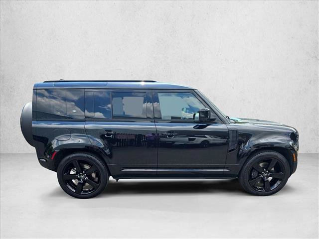 Used 2024 Land Rover Defender 110 X-Dynamic SE AWD/4WD image 4