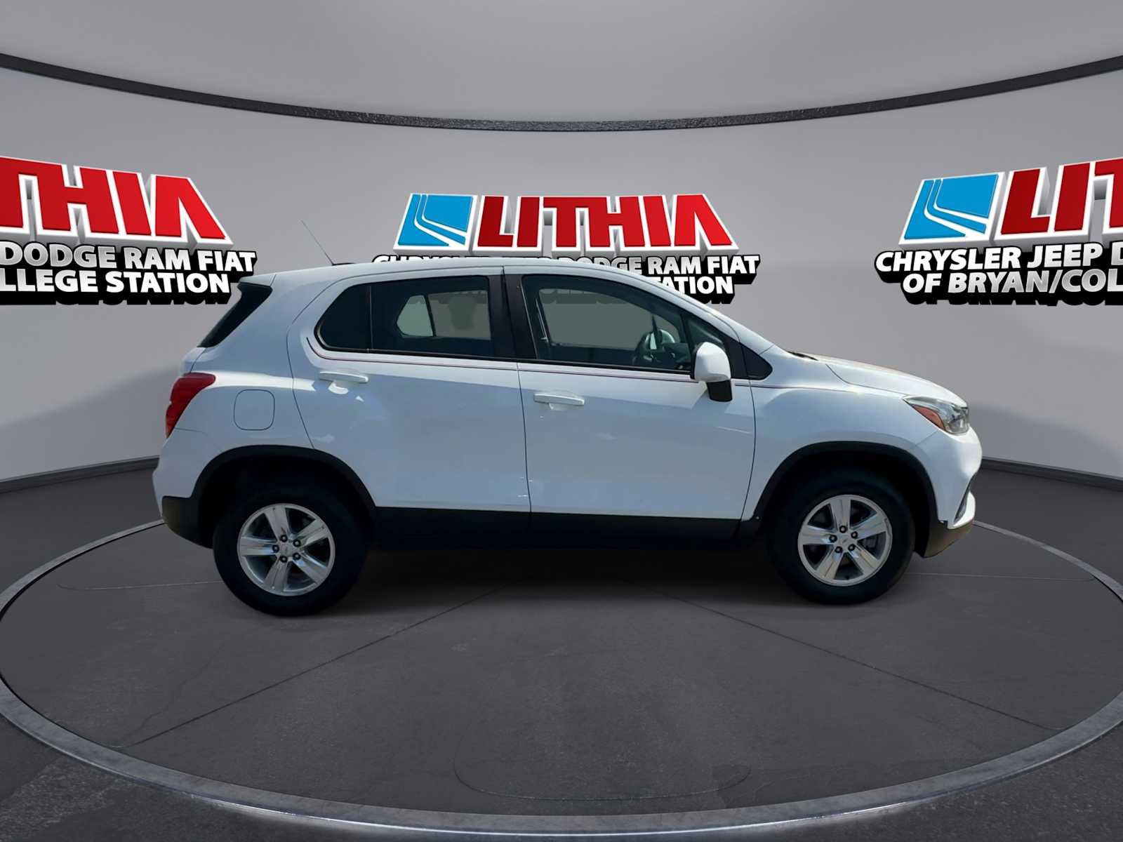 Used 2017 Chevrolet Trax LS AWD/4WD image 9