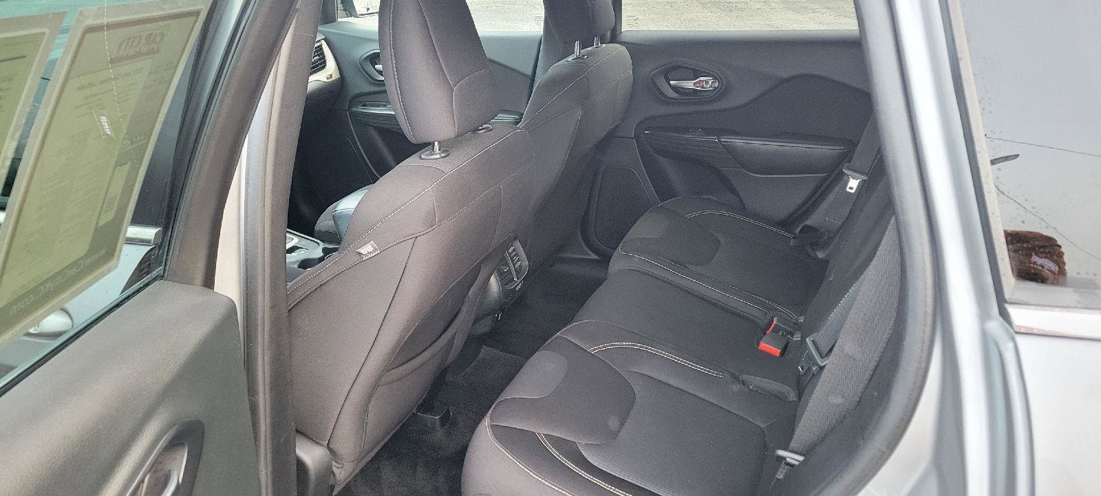 Used 2015 Jeep Cherokee Latitude image 6