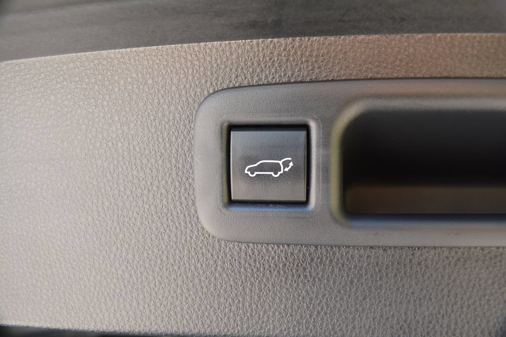 Used 2022 Toyota Highlander XLE AWD/4WD image 27