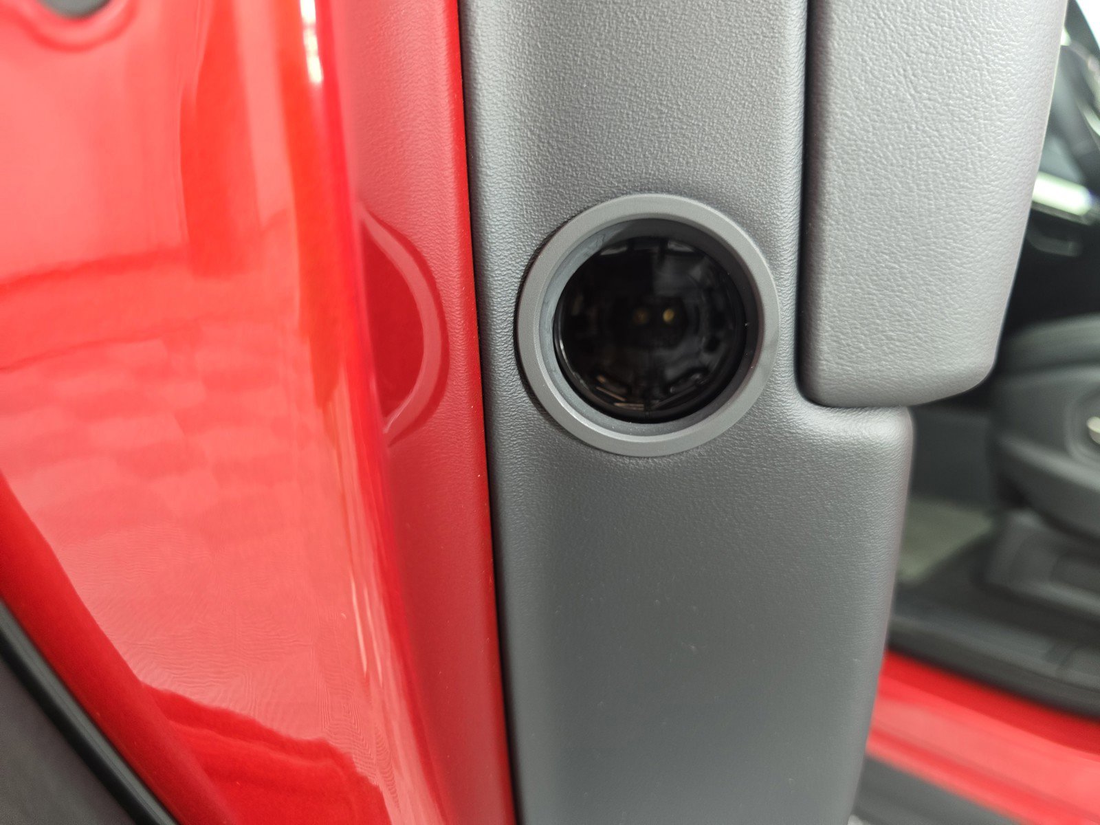 Used 2023 Rivian R1S Adventure image 32