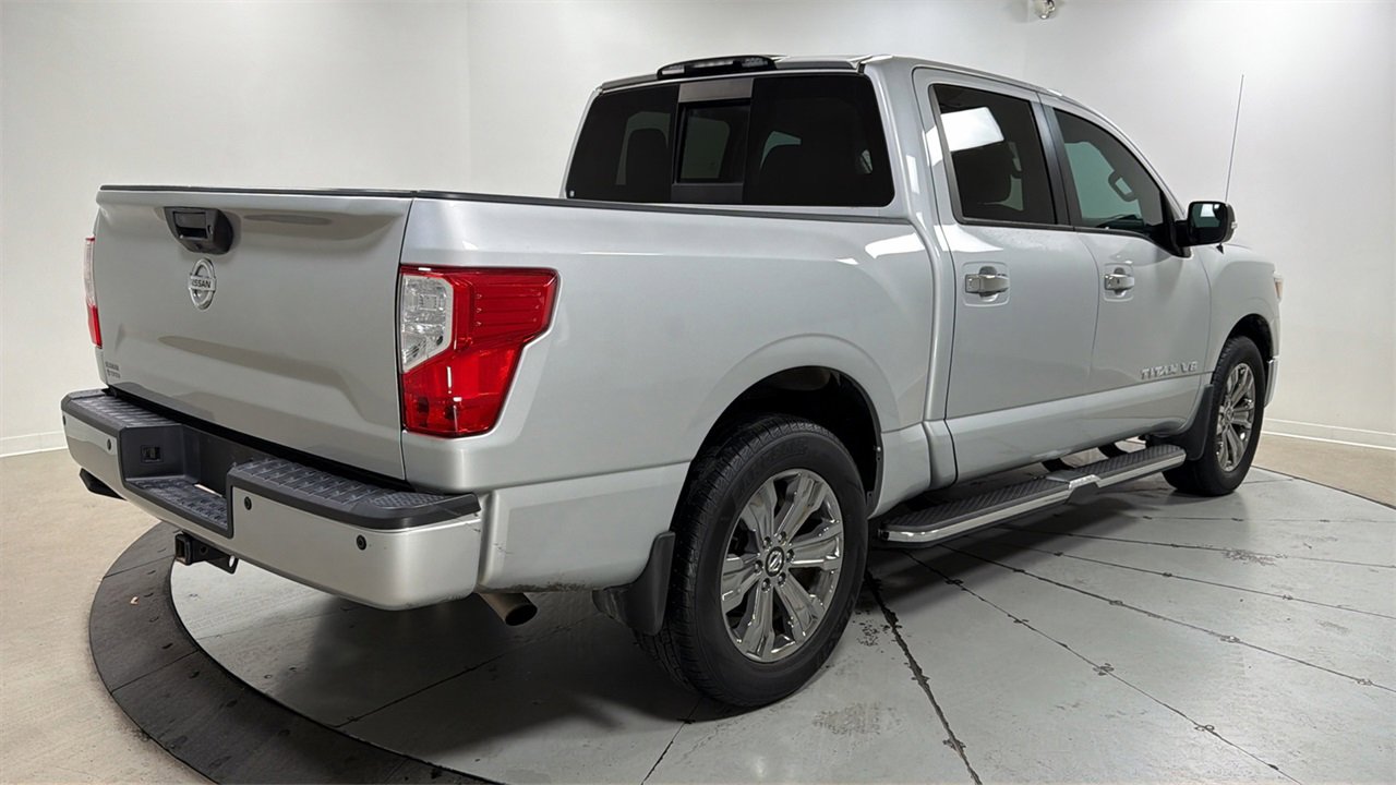 Used 2018 Nissan Titan SV w/ SV Convenience Package image 5